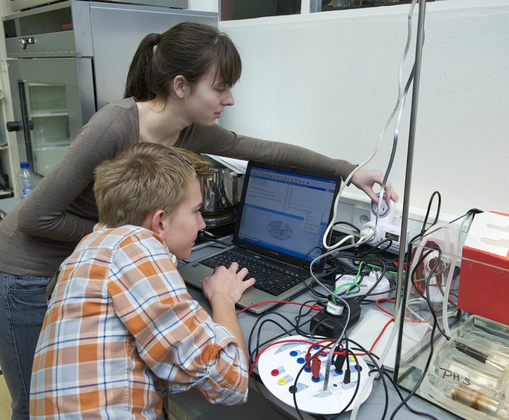 Middelbare scholieren gaan aan de slag met Digitale Technologie