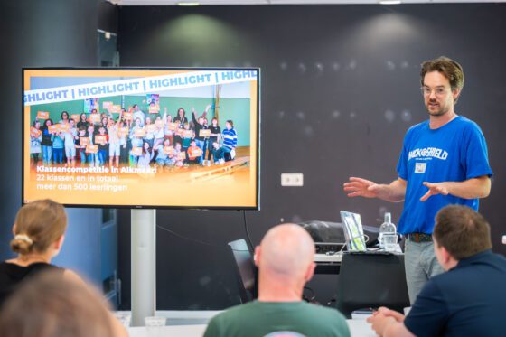 Kinderen als cyberhelden: hoe Techkwadraat en HackShield bouwen aan digitale veerkracht  